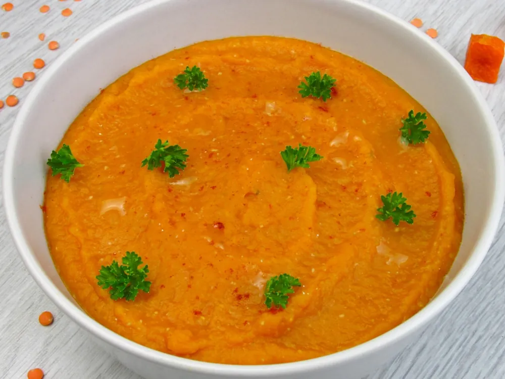 Rote Linsensuppe mit Petersilie, Mercimek